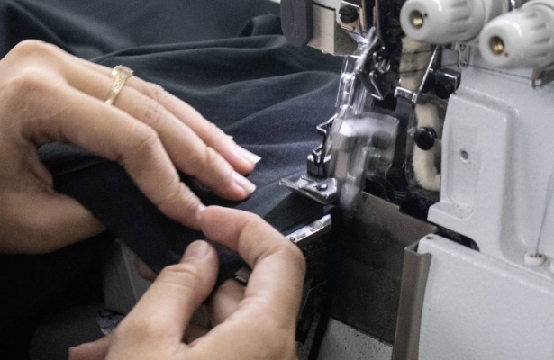 A detailed step-by-step guide to the T-shirt manufacturing process.